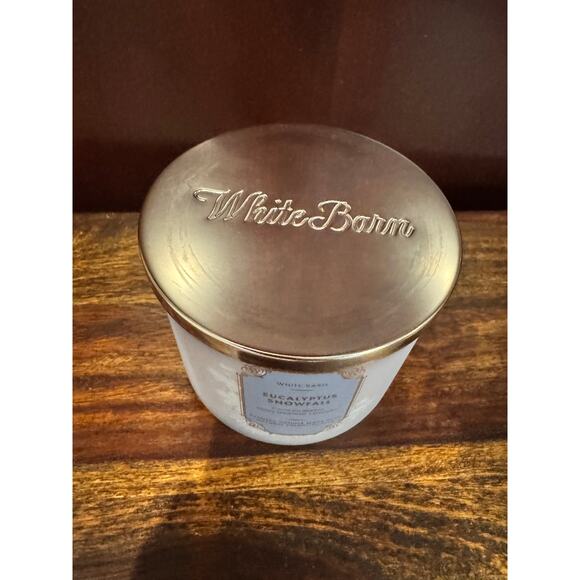 NEW Bath & Body Works White Barn Eucalyptus Candle - Picture 5 of 7